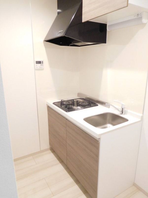 Lily東中山2階 シックな色合いのキッチン