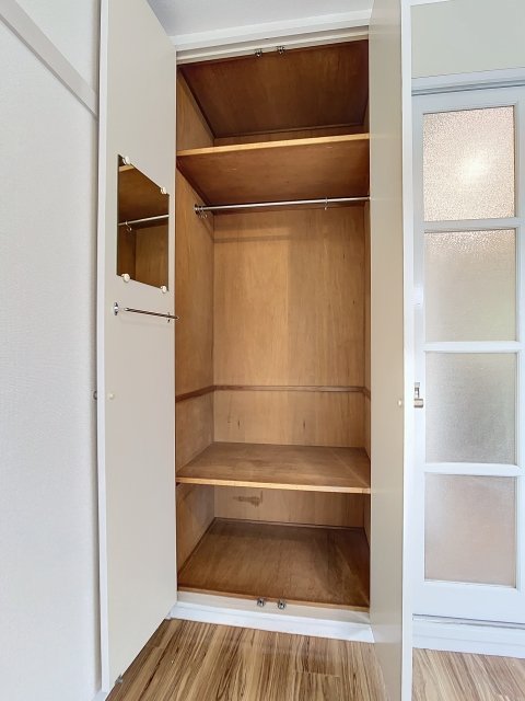 ハイタウン明大前 クローゼット