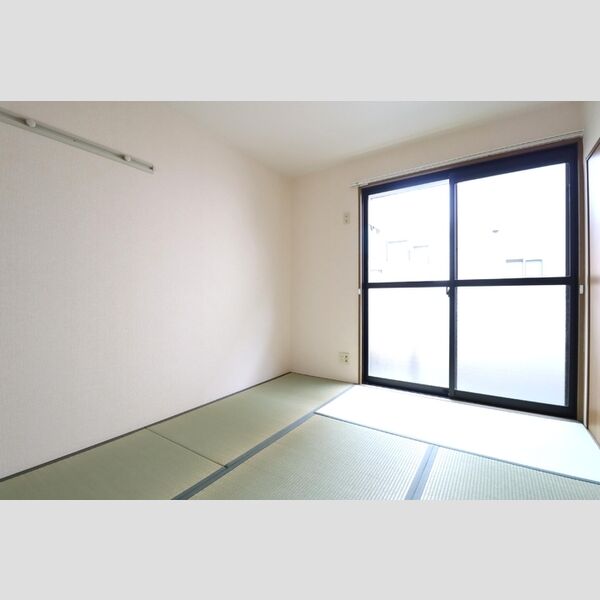 モービルガーデン山田　壱番館102号室 和室