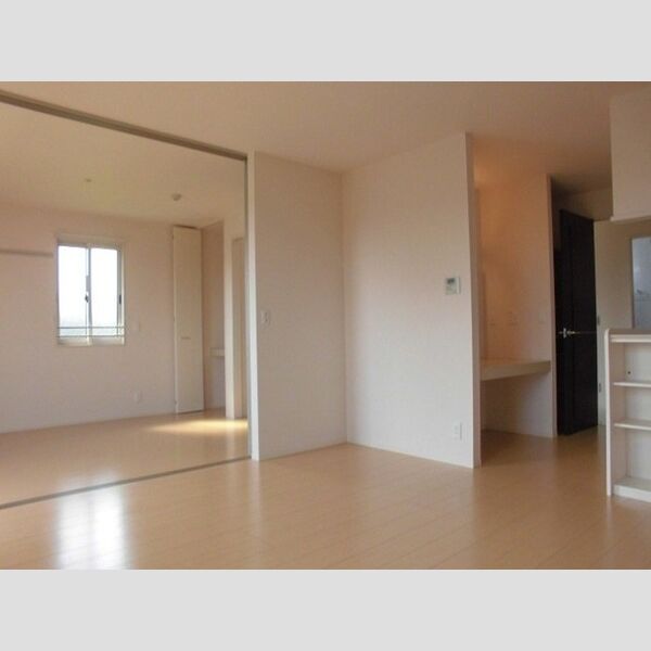 グランソーレⅠ207号室 ■LDKから西側洋室を撮影しました■