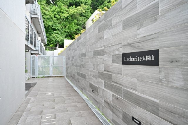 Ｌａｃｈａｒｉｔｅ大岡山301号室 エントランス