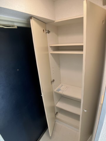 カーイング多摩 玄関