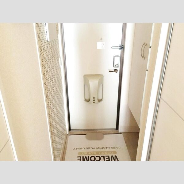 リヴェール105号室 玄関