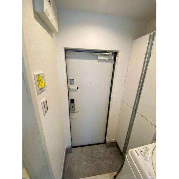 ポンデロッサ駒岡0107号室 玄関