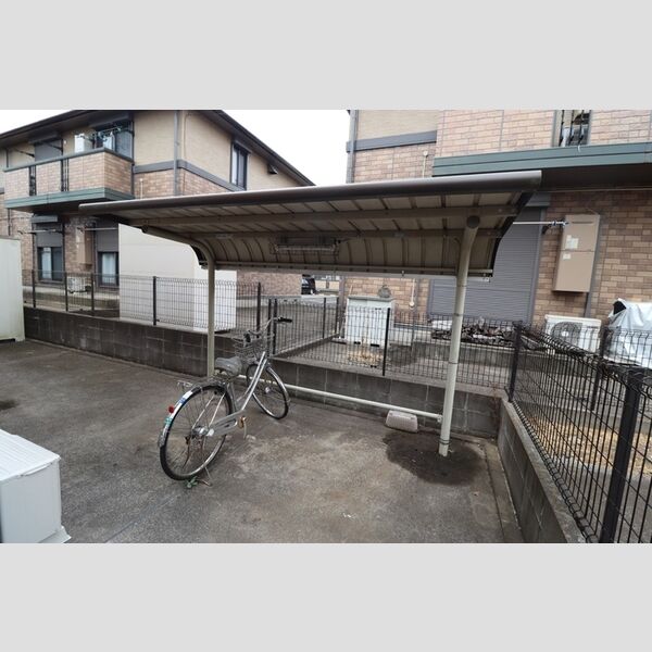 ランコントル成田 駐輪場
