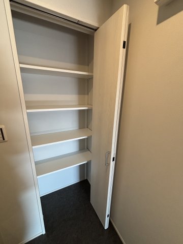 ウィンメゾン海神0205号室 収納豊富な玄関です！