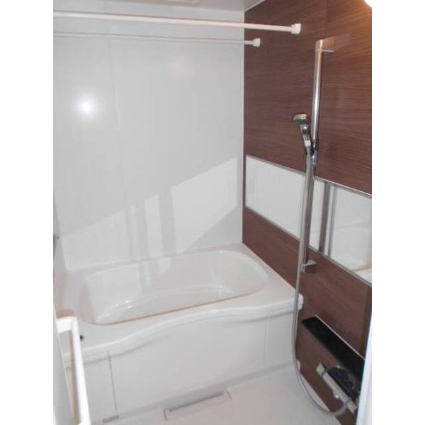 アリュール0102号室 お風呂