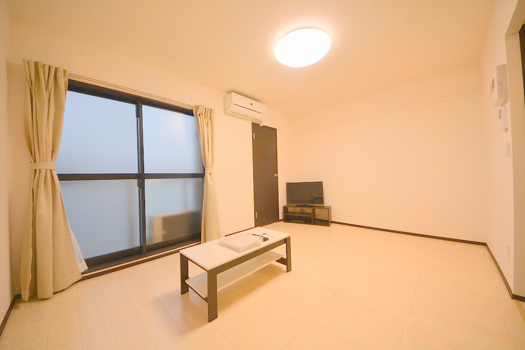 レオネクストＮＡＧＯＭＩ リビング