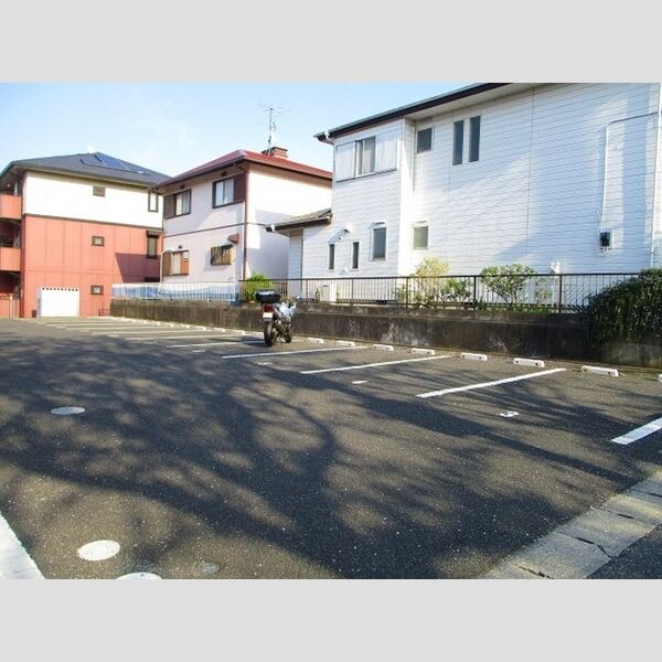 ガーデンヒルズ　A102号室 駐車場