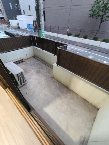 パークデュオ亀有103号室 広めのテラス。洗濯機置き場は外になります