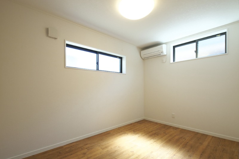NEXUL大和田 2階の日当たりのいい洋室