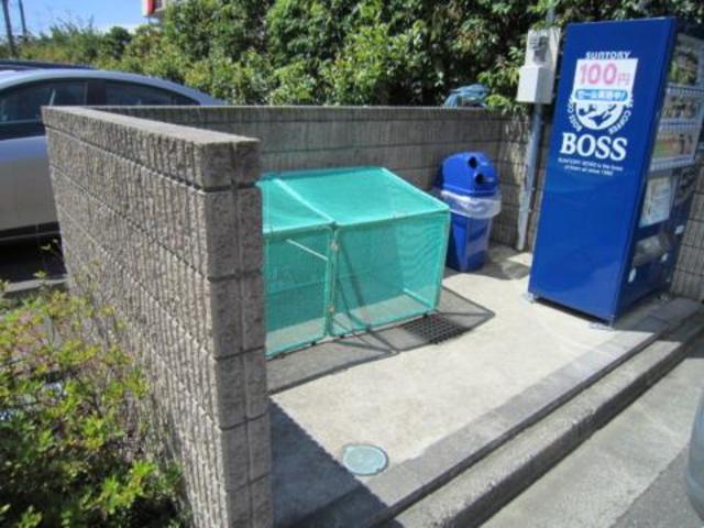 ヴィオレ湘南0301号室 敷地内ゴミ捨場です。