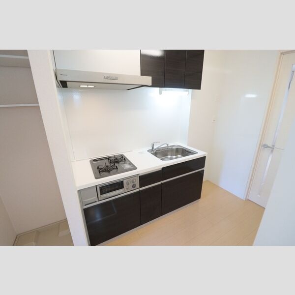 オークヒル大成103号室 2口コンログリル付システムキッチン