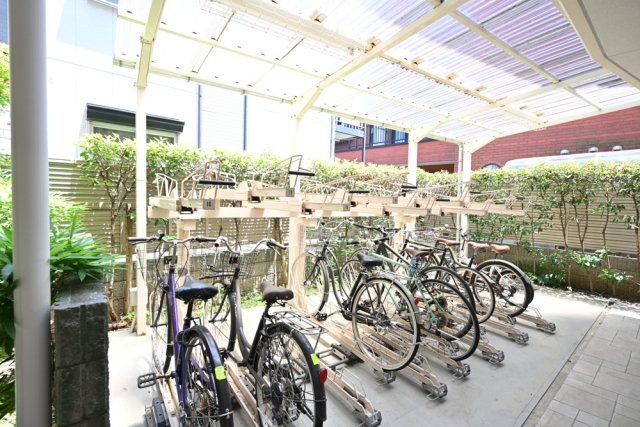 オーク・スクエア八幡山1階 駐輪場