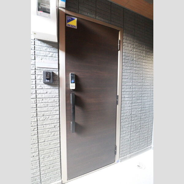 シェーンブルーメ横浜205号室 玄関