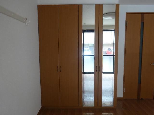 ミレーニア クローゼット（全身鏡付）