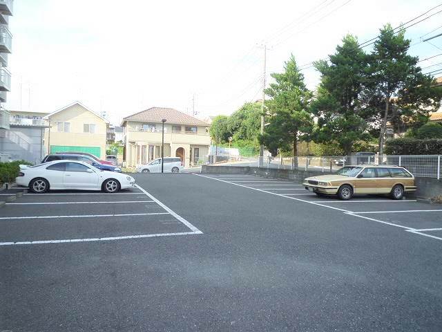 パティオ市ヶ尾3階 駐車場