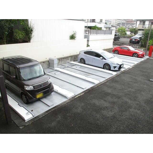 メゾンベール1階 駐車場