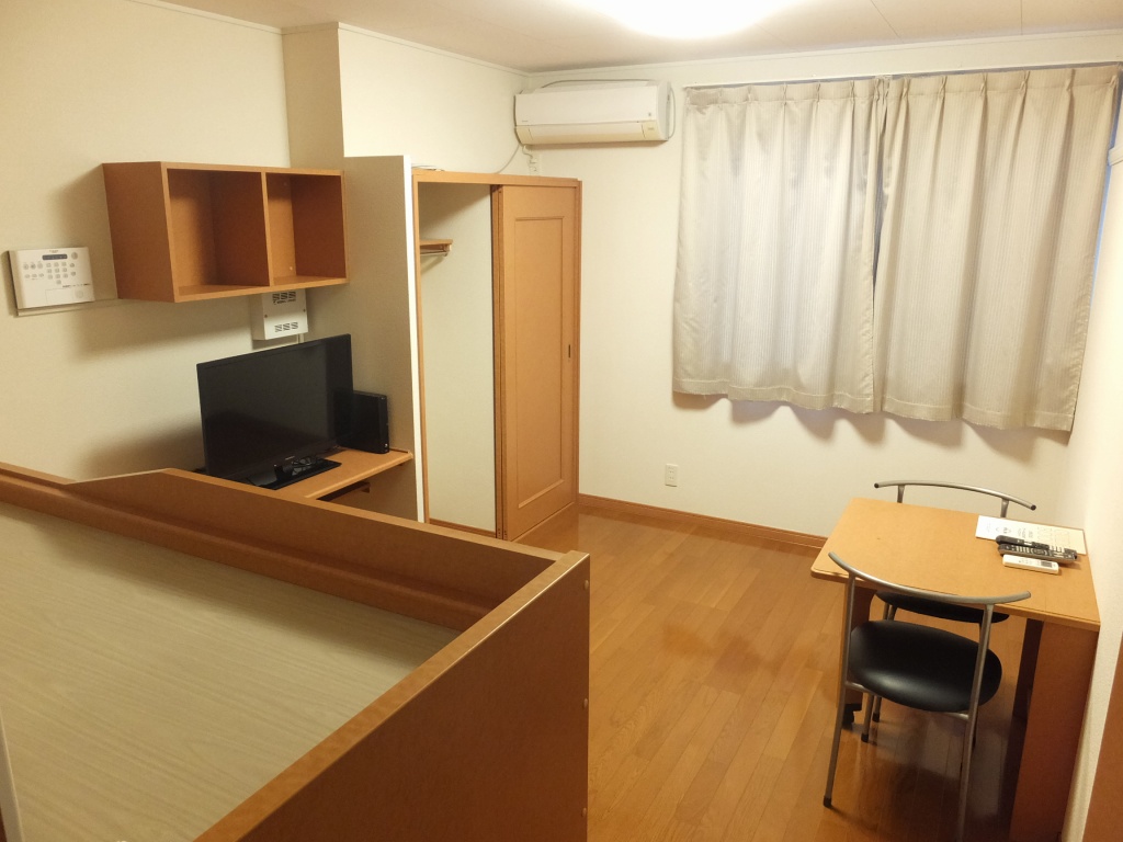 レオパレスオータムⅡ 家具家電設置済みのお部屋です。