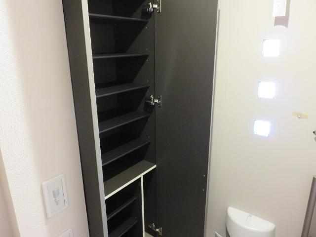 グレイシャス鎌倉201号室 下駄箱
