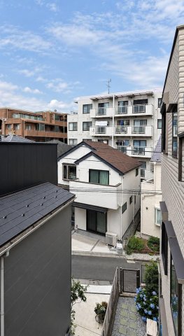 カルカソンヌ立川101号室 風の抜ける窓！青空が気持ちいい