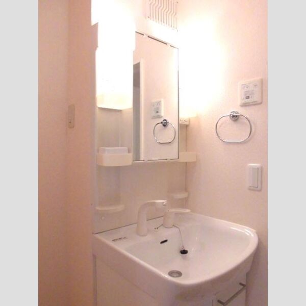 レジデンス三郷　Ⅱ号館 洗髪洗面化粧台