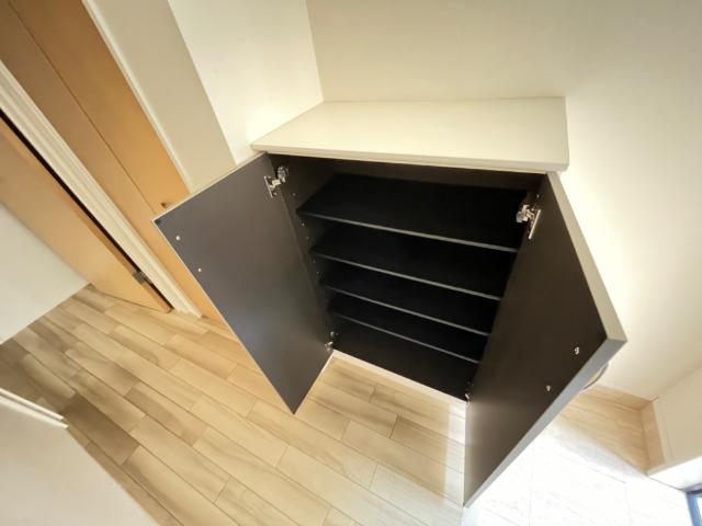 Ｃａｓａ　ｄｅｌｌｅ　ｒｏｓｅ (カーサ デルレ ローゼ) 下駄箱