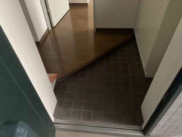 ロイヤル二俣川Ｂ棟2階 玄関