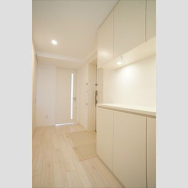 ルーナ エ ソレーユ　Ⅲ 広い玄関ホールには大容量のシューズBOXと玄関収納!