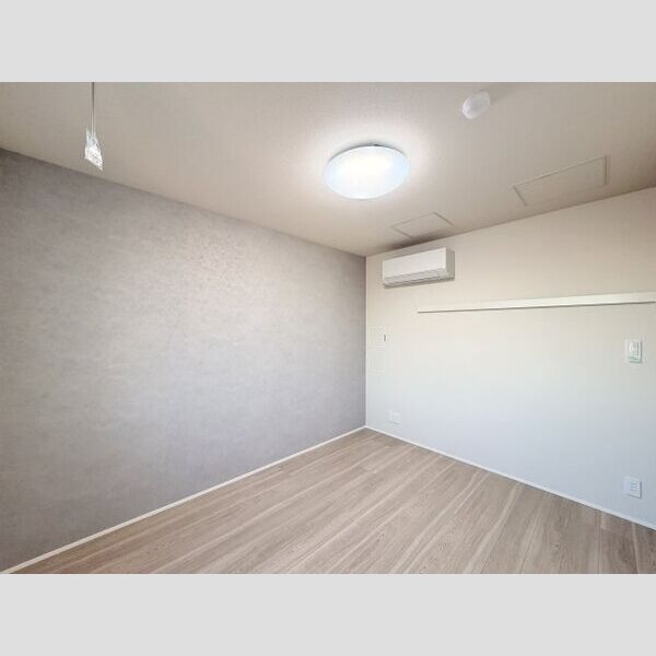 フレジア303号室 洋室にもAC/照明あり♪