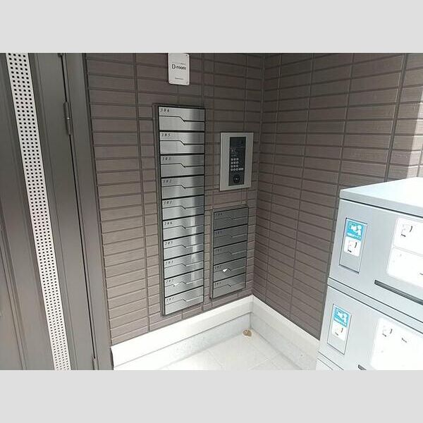 ロイジェント加美平102号室 エントランス