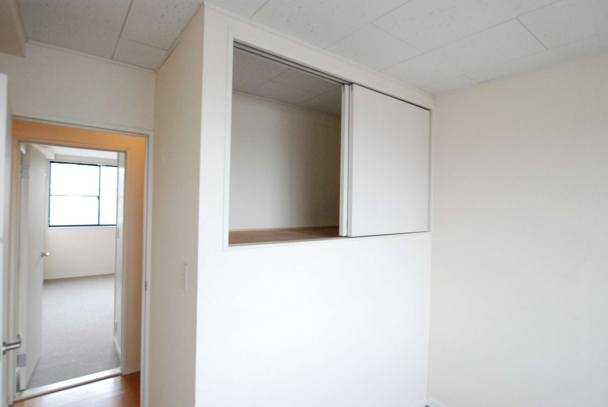 レオパレスアネシス104号室 内観