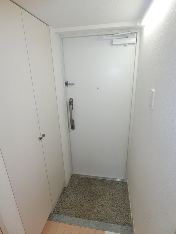 メゾン・デン・ウエスト 玄関