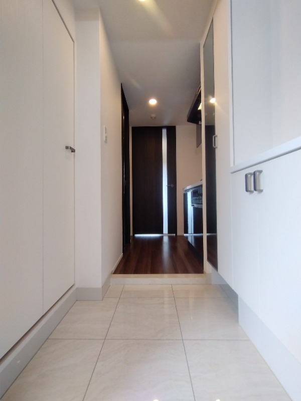 クレイシア横濱阪東橋7階 玄関