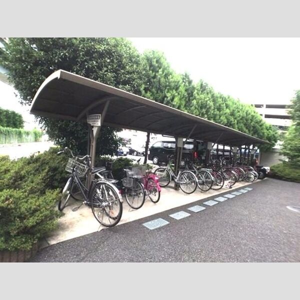 ドエル本町 駐輪場