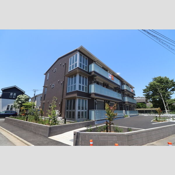 グリュックヴァーグ203号室 外観