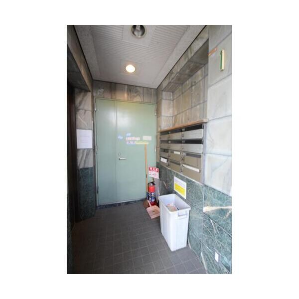 ヴィラ・フォーレスト201号室 エントランス