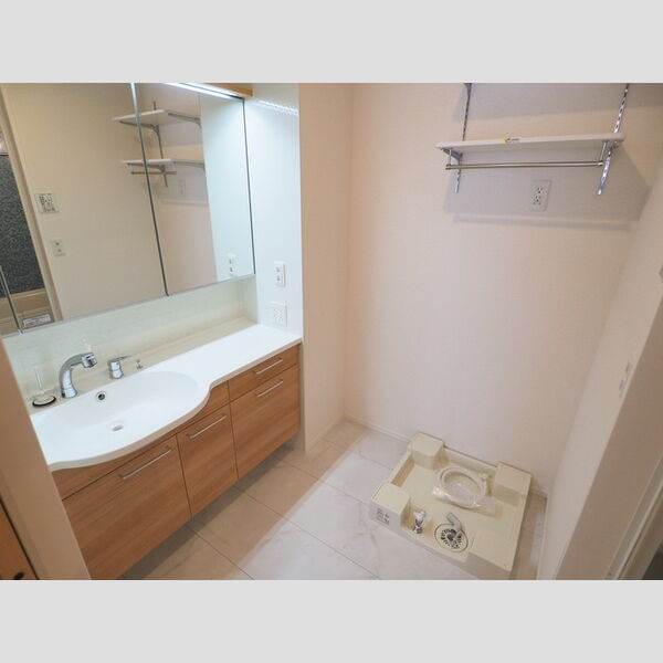 ヴィラージュたまプラーザ　欅 広々とした洗髪洗面化粧台