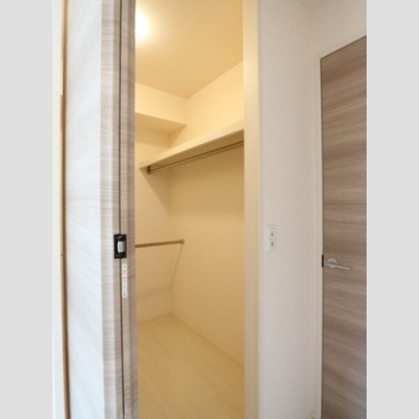 リノアイーナ305号室 北側洋室　ウォークインクローゼット