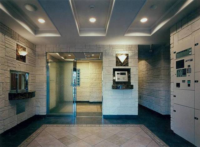 グランド・ガーラ西新宿East2階 ゆとりのあるロビーです