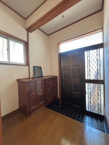 中原戸建 キレイで日当たりの良い玄関！