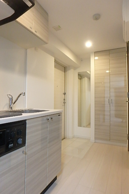 ガーラ・ステーション横濱関内7階 廊下スペース　人感センサー照明設備付き