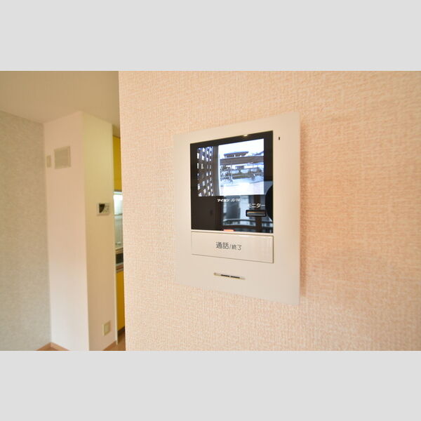 ファミール多摩平206号室 カラーTVインターホン