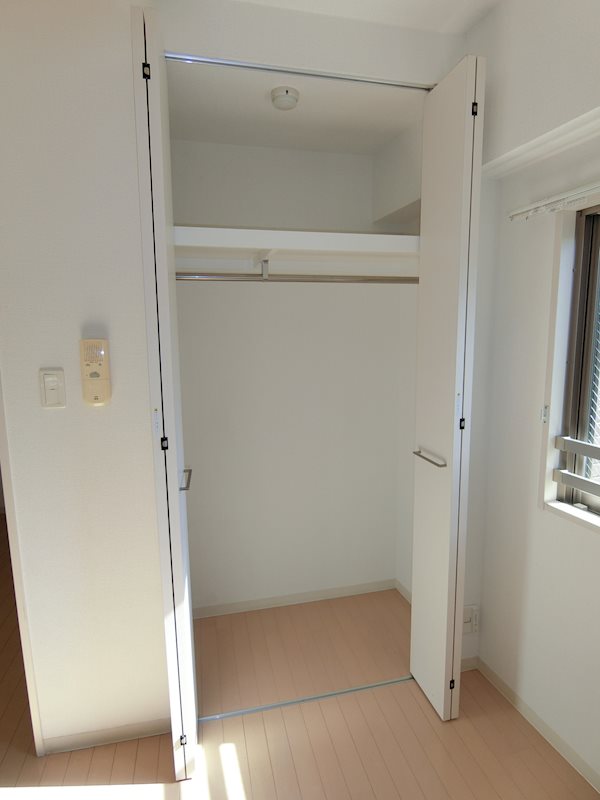 メゾン・デン・ウエスト 収納