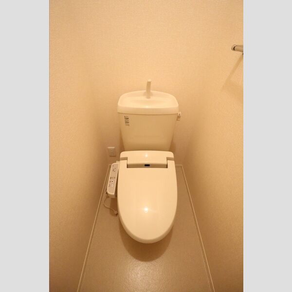 エミナンスⅢ102号室 温水洗浄暖房便座