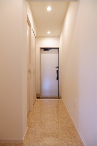 シャルパンティエ 玄関