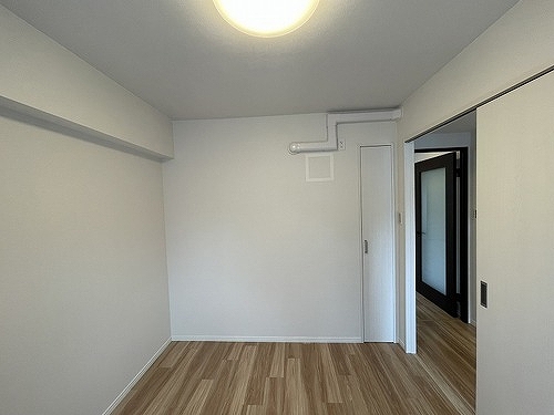 コスモ新小岩サウスコート2階 玄関側の洋室（内装後）