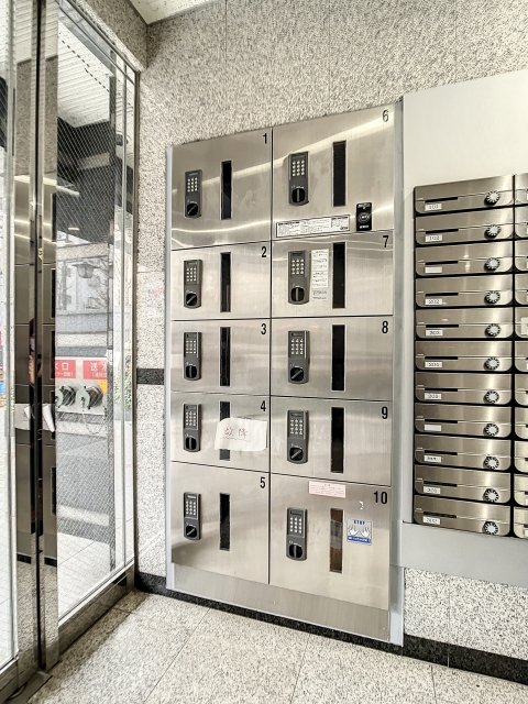 クレアシオン新中野4階 宅配BOX