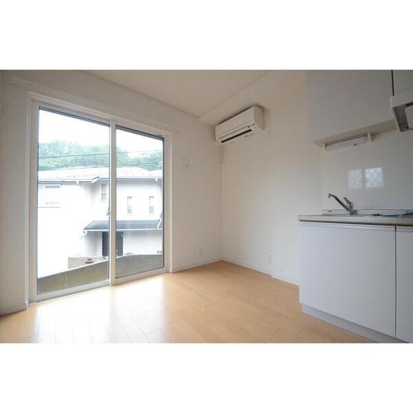 フォレストメゾンパーシモンI101号室 リビング