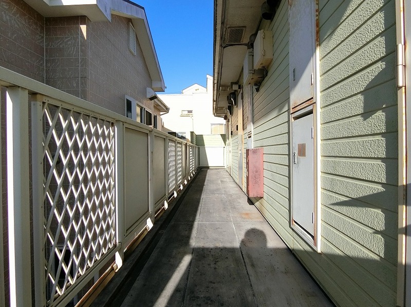 ベイルーム片瀬2階 エントランス